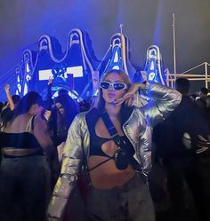 Future Theme Party Outfit, Festival Poses Ideas, Saturno Outfits, Boomtown Festival Outfits, Simple Rave Outfits, Techno Party Outfit, Rave Outfits Winter, 23 Bday, Winter Rave Outfits