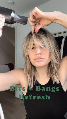 Nicole Pidherny’s Instagram post: “Quick non wash day bang refresh ✌🏼 . Save for good bangs! .” Subtle Bangs Straight Hair, Greasy Bangs Fix, How To Fix Short Curtain Bangs, Air Dry Bangs, Growing Bangs Out Hairstyles, Whisky Bangs, Color Formulas, Chic Over 50, How To Curl Short Hair