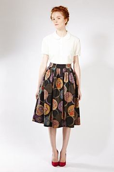 Women Linen Skirt, Floral Skirt, 1950's Skirt❃ The power of a beautiful skirt is not to be underestimated. The right skirt can transform your confidence and break hearts from across the room. Unlock that power with this simply beautiful 1950s skirt.❃ Fall weather is no excuse to dial down the glamour; this full, pleated skirt will keep the windy weather out and eyes on you. The "Esperanza" skirt immediately grabs attention with its bold design and subdued palette.❃ The knee length "Esperanza" sk Retro Skirt Outfits, 1950s Skirt, 1950 Skirt, Skirt Linen, Pleated Skirts Knee Length, Retro Skirt, Floral Skirt Outfits, Pocket Skirt, Skirt Circle