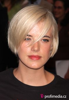 Fine Hair Updo, Agyness Deyn, Bob Hairstyles For Thick, Bob Haircut For Fine Hair, Bob Hair, Short Hair Haircuts