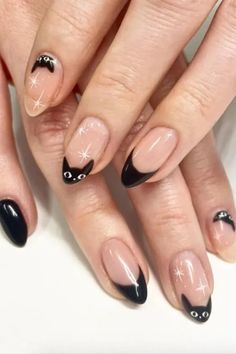 Mail Inspo Halloween, Cat Nails French Tip, Cat Tip Nails, Gel Nails Patterns, Cool Nail Inspiration, Acrylic Nails Cat Design, Subtle Halloween Nails Almond, Nail Art Ideas Halloween, Acrylic Cat Nails