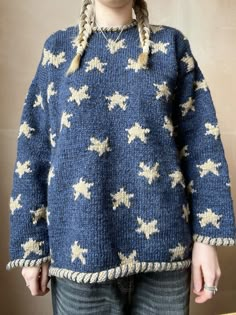 By Amano Knitwear Star Sweater Knitting Pattern, Knitting Colorwork Sweater, Coraline Sweater Pattern, Knit Star Sweater, Star Knit Sweater, Aesthetic Knitting Patterns, Embroidery Knitted Sweater, Knit Outfit Aesthetic, Coraline Jumper