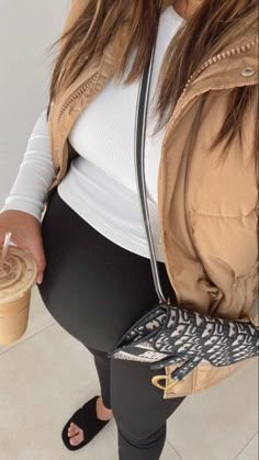 Maternity Leggings Crop Top Outfit, Sweatshirt Pregnant Outfit, Maternity Vest Outfit, Winter Outfit Maternity, Casual Winter Pregnancy Outfits, Maternity Cold Weather Outfits, Cold Pregnancy Outfits, Pregnant Outfits Autumn, Comfy Pregnancy Outfits Winter