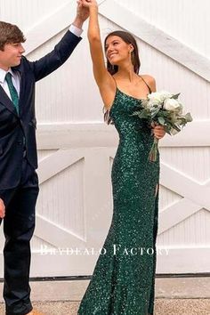 Dark Green Sequin Spaghetti Straps Long Prom Dress is shaped in fit and flare silhouette, with scoop neck, thin straps, open back, long skirt with sexy slit and sweep train. #promdress #promdressinspiration #inspiration #prominspiration #2024 Green Sparkly Party Dress, Deep Green Prom Dress, Green Sparkly Prom Dress, Prom Dresses Emerald Green, Forest Green Prom Dress, Emerald Prom Dress, Long Hoco Dresses, Dark Green Prom Dress, Dark Green Prom Dresses