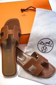 Hermes Shoes Women, Fashion Shoes Sandals, Fashion Sandals, Fashion High Heels, Sandals Brands