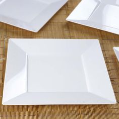 10Inch Modern White Square Plastic Disposable Dinner Plates With Glossy Finish Black Plastic Plates, Square Dinner Plates, Outdoor Graduation Parties, Disposable Plastic Plates, Plastic Dinnerware, Wedding Plates, Disposable Plates, Square Plates, Plastic Plates