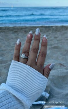 Summer Pearl Nails, Cute Nail Designs For Summer Short, Pearl Shell Nails, Shell Design Nails, Summer Nails Shell, White Shell Nails, Summer Shell Nails, Coastal Nails Designs, Nails With Shells