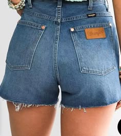 Retro Bottoms With Built-in Shorts, Retro Shorts With Belt Loops, Women’s Shorts, Wrangler Jean Shorts, Capsule Wardrobe Planning, Feeling Groovy, High Rise Jean Shorts, Rise Festival, Wrangler Shorts