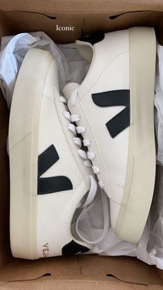 Veja Sneakers Aesthetic, Trending Shoes 2023, Old Money Sneakers, Veja Sneakers Outfit, Tenis Veja, Tenis Aesthetic, Veja Women, Zapatillas Veja, Veja Esplar