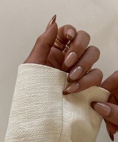 Ongles Beiges, Manicured Nails, Kutek Disney, Unghie Sfumate, Money Fashion, Beige Nails, Almond Nails Designs, Almond Acrylic Nails