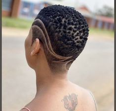 Shaved Hair Designs For Black Women, Female Fade Haircut, Short Shaved Hair, Low Cut Hairstyles, Short Fade Haircut