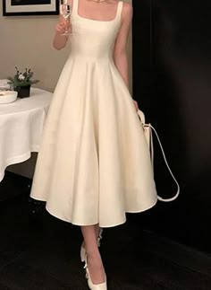 Vintage Inspired Dresses Formal, Tea Length Cocktail Dresses Formal, Formal Ankle Length Dress, Tea Length Wedding Gown, Vestidos Vintage Aesthetic, Formal Dresses Elegant Classy, Graduation Dresses Aesthetic, Dress Outfits For Graduation, Vestido Aesthetic Vintage