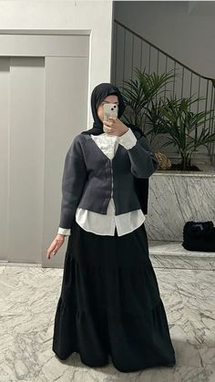 Acubi Hijabi Style, Black Skirt Hijab Outfit, Black Skirt Hijab, All Black Skirt Outfit, Black Skirt Outfit Hijab, Black Outfit Hijab, Black Hijab Outfit, Black Skirt Outfit, Muslimah Fashion Casual