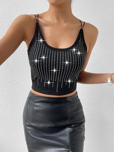 Preto Festa Collar  Tecido de malha Simples Suspensório Embellished Elasticidade Média  Roupas Femininas Crop Cami Top, Cropped Cami, Cami Crop Top, Black Party, Hot Outfits, Cami Top, Cami Tops, Fashion Online Shop