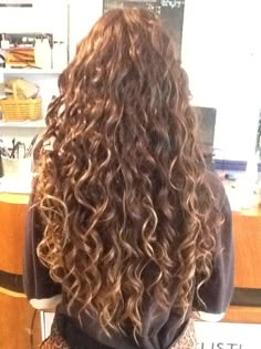 Wavy Curly Hair, Curly Hair Inspiration, Hot Hair Styles, Curly Hair Tips, Curly Hair Cuts, Hair Envy, Long Curly Hair, Long Curly, Aesthetic Hair