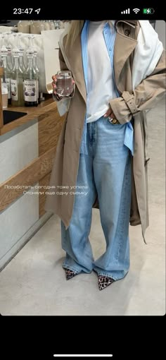 New York City Summer Outfits Street Fashion, Outfit Close Up, Beige Wool Coat Outfits, Winter City Break Outfit, Winter 2025 Outfits, Winter Spring Transition Outfits, Black Blazer Outfit Work, Summer Corporate, Clean Streetwear