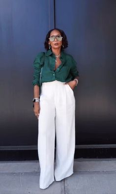 Older Black Women Fashion, Smart Casual Women Outfits Classy Dinner, Smart Casual Spring Outfits Women, 36 Year Old Women Style, Plus Size Monochromatic Outfits, Classy Casual Style, Outfit Classy Casual, Jeans Summer Outfit, Chic Outfit Casual