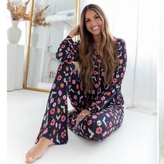 Dream Big Little Co Hollie Woodward Bats For Brynleigh Relaxed Flare 2-Piece Bamboo Pajama Set Nwt Size Xs Extra Small Experience The Ultimate Comfort And Style In Our Exclusive Bats For Brynleigh Women's Relaxed Flare Dream Set. Perfect For Halloween, This Wardrobe Must-Have Is Not Only Relaxing And Fashionable, But Also Features Our Signature Bats For Brynleigh Print That Will Have People Asking Where You Got It From. Elevate Your Loungewear Game And Unleash Your Inner Fashionista With This Se Bamboo Pajamas, Big Little, Flare Pants, Dream Big, Women's Intimates, Pajama Set, Long Sleeve Tops, Black Pink, Lounge Wear