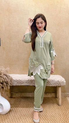 Co-ord set Suit Neck Designs, Kurti Pant Set, Women Kurti, Pakistani Women Dresses, Sets Outfit, Kurti Pant, Blazer Outfits For Women, Designer Kurti Patterns