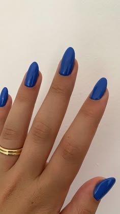 Medium Almond Nails Solid Color, Almond Nails For Tan Skin, Simple Spring Nails Short Gel, Solid Color Nail Inspiration, Fun Color Nails Acrylic, Oval Acrylic Nails Designs Summer, Different Shade Nails Acrylic, Trendy Oval Nails Summer, Cute Summer Almond Nails Simple