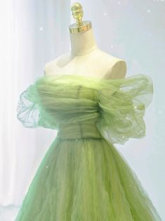 Elegant Green Tulle Ball Gown, Green Tulle Ball Gown For Banquets, Green Tulle Ball Gown For Banquet, Green Tulle Dress For Debutante Ball, Green Ball Gown With Fitted Bodice For Prom, Green Ball Gown Evening Dress For Prom, Green Tulle Evening Gown, Elegant Green Organza Ball Gown, Fitted Green Organza Ball Gown