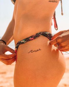 Tattoo Mar Ocean, Amar Tattoo, Tattoo Ideas Beach, Beach Tattoos For Women, Tattoos With Deep Meaning, Lace Thigh Tattoos, Tattoo Beach, Side Hip Tattoos, Beach Tattoos