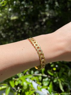 This trendy gold chain bangle bracelet is finely designed in stainless steel and delicately gilded with 18K yellow gold. Minimalist, feminine and modern, this original and very trendy gold chain bangle is ideal to wear alone or stacked with other gold bangles or bracelets. Width: 0.8cm. Adjustable size. Your bracelet will be sent to you within 24 working hours in a pretty box, for your viewing pleasure. Delivery by green letter (48 hours) is free for France. Priority shipping is free worldwide ( 14k Gold Bangle Chain Bracelet In Gold-tone, Elegant Cuban Link Stainless Steel Bracelet With Adjustable Chain, Elegant Stainless Steel Cuban Link Bracelet With Adjustable Chain, Elegant Stainless Steel Curb Chain Bracelet, Gold Curb Chain Bracelet Gift, Gold Curb Chain Bracelet As Gift, Gold Metal Curb Chain Bracelet For Gift, Elegant Curb Chain Bangle, Gold Plated Round Chain Bracelet