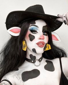 Cowgirl Makeup, Cow Halloween Costume, Pretty Halloween Makeup, Animal Makeup, Cow Costume, Halloween Coustumes, Hot Halloween Outfits, Halloween Makeup Pretty