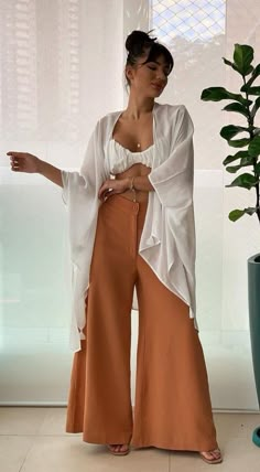 Boho Chic Outfits 2023, Spring Vineyard Outfit, Boho Luxe Fashion, Boho Chic Beach Outfit, Plus Size Style 2023, Look Boho Chic Elegante, Modernism Fashion, Whimsical Aesthetic Outfit, Bowling Date Outfit