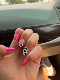 Preppy Cowgirl Nail Ideas, Nail Ideas Cowgirl, Pictures Of Nails Ideas, Nail Ideas Cow Print Pink, Gel Nail Designs Cow Print, Summer Nails Country, Hot Pink Cowprint Nails, Country Nail Inspo Short