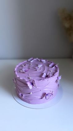 🦋 Purple Cakes Aesthetic, Butterfly Cake Aesthetic, Aesthetic Butterfly Cake, Butterfly Bday Cake, Cake Designs Butterfly, Birthday Cake Aesthetic Simple, Cake Decorating Butterfly, Cake Designs Purple, Birthday Cake Aesthetic Purple