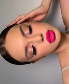 Makeup For Neon Outfit, Eye Makeup For Pink Lips, Eye Makeup With Pink Lipstick, Make Up With Pink Lipstick, Barbie Lips Makeup, Soft Eye Bold Lip Makeup, Bridal Photoshoot Makeup, Hot Pink Lipstick Makeup Look, Pink Lip Makeup Look