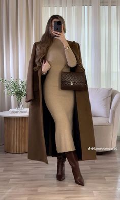 Elevate your wardrobe game with me Fashion tips trends and style to make you shine Classy Winter Outfits, Skandinavian Fashion, Winter Fashion Outfits Casual, Chique Outfits, Elegante Casual, Trendy Fall Outfits, Classy Work Outfits, Casual Work Outfits, Coat Outfits