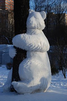 there is a large snow bear standing next to a tree