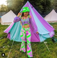 Winter music festivals are here! learn about the best winter music festival outfit brands that you need to know about! Support small businesses and shop sustainable! Sharing everything that's rave and festival worthy over at RaveHackers.com #musicfestivaloutfits #wintermusicfestivaloutfits #musicfestivaloutfits #ravehackers #musicfestivalblog #edmblog Groovy Festival Outfits, Funny Festival Outfits, Funky Rave Outfits, 2023 Rave Fashion, Rave Outfits Indoor, Old School Rave Outfits, Rainy Rave Outfit, Wakaan Festival Outfits, Nocturnal Wonderland Rave Outfits