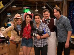 the big bang show cast posing for a photo