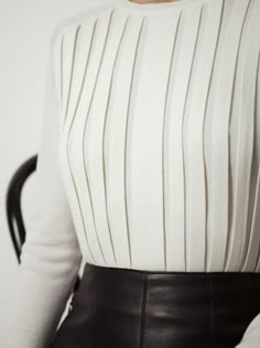 Black and white sophistication Found on lextravagance.tumblr.com Rock Outfit, Pleated Top, Cheap Sunglasses, Striped Blouse, White Shirt