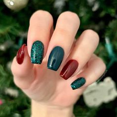 Short Coffin Nails Designs, Short Gel Nails, Dip Nails, Christmas Gel Nails, Dipped Nails, Xmas Nails, Fancy Nails, Short Acrylic Nails