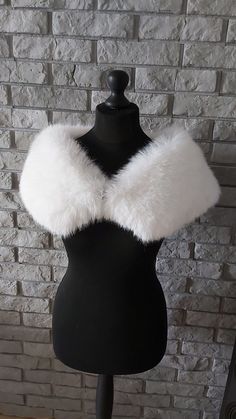 The bridal étola is made of white high-quality artificial fox, the fur is very soft and fluffy, the hair is springy and does not crease. The étola is finished with a satin lining. Fastened with a decorative hook and eye fastener. Universal size Etola is collar-shaped with a length of 125cm , the widest point 25cm. If you require a larger collar please email me. You are cordially invited. Prom Dresses Fluffy, White Fur Shawl, Horror Bunny, White Fur Jacket, Faux Fur Outfit, Fur Outfit, Prom Dress Pictures, Fur Shrug, Faux Fur Shawl