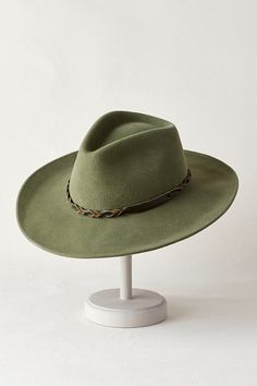 Designed for endless excursions, the Paradise wool western hat is at home winding through mountain trails or taking in majestic vistas. The age-honored shape of this hat is handcrafted of soft and durable felt, making it a trusted travel partner. With a handsome contrast stitch hatband and an interior sweatband that keeps it in place, Paradise is always a dream to wear. Rustic Curved Brim Felt Hat For Winter, Rustic Felt Hat With Curved Brim For Winter, Rustic Winter Hats For Ranch, Rustic Winter Ranch Hats, Flat Brim Felt Hat For Ranch, Rustic Short Brim Felt Hat For Winter, Rustic Felt Hat With Short Brim For Winter, Country Style Wool Hat For Outdoor, Country Style Wool Felt Hat For Country Events