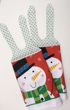 two oven mitts with snowmen on them