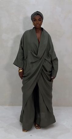 Kaftan Outfit, Mode Kimono, Fashion Minimalist, Elegant Look, Modest Fashion Outfits, Abayas Fashion, African Attire, Fashion Design Clothes