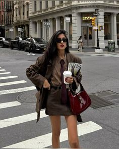 Brown Outfits Aesthetic, Brown Mini Skirt Outfit, Brown Suede Jacket Outfit, Suede Skirt Outfit, Suede Jacket Outfit, Skirt Set Outfit, Brown Suede Skirt, Mini Skirt Fashion, Outfit Brown