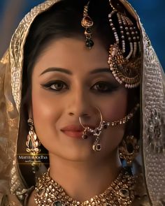 Middle Eastern Makeup, Eastern Makeup, Bengali Saree, Meldi Ma Hd Photo, Movie Dialogues, Modern Henna, Modern Henna Designs