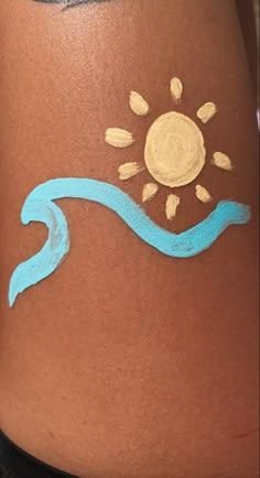 Body Art Ideas Painting, Cute Things To Paint On Your Leg, Things To Paint On Legs Easy, Preppy Leg Painting, Face Paint Inspiration, Preppy Face Paint Ideas, Cute Beachy Paintings Easy, Easy Summer Things To Paint, Paint On Legs Ideas