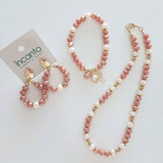 Descubre la belleza y versatilidad de los collares y pulseras de abalorios. Estas joyas artesanales, elaboradas con meticulosa atención al detalle, pueden ser personalizadas a gusto. Desde diseños vibrantes y coloridos hasta elegantes y sutiles, hay una opción para cada estilo. Perfectos para realzar cualquier atuendo, estos accesorios son ideales para regalos significativos o para añadir un toque especial a tu colección de joyería. #Abalorios #JoyasArtesanales #AccesoriosDeModa #BisuteríaFina #EstiloPersonalizado Beaded Jewelry Bracelets, Pretty Jewelry Necklaces, Bracelets Handmade Diy, Jewelry Set Design, March 7, Bracelets Handmade Beaded, Diy Crafts Jewelry