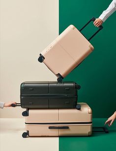 Suitcase Photoshoot, Best Luggage Brands, Limited Edition Bag, Luggage Brands, Suitcase Bag, Best Luggage, Tory Burch Tote, Luggage Bags Travel, Gps Tracking