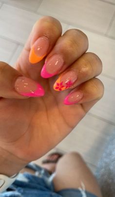 cute preppy nails perfect for summer Almond Shaped Nails Short Summer, Cute Nails For The Beach Simple, Summer Beach Nails Acrylic, Preppy Summer Nail Designs, Beach 2024 Nails, Short Almond Beach Nails, Beachy Pink Nails, Beach Ready Nails, Easy Tropical Nails