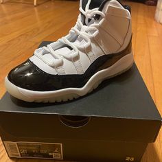 Nike Jordan 11 Retro (Ps) White/Black/Metallic Gold Size 2.5y Brand New (Never Been Worn) Nike Jordan 11, Jordan 11 72-10, Nike Shoes Jordans, Jordan 11 Retro, Jordan 11, Kids Nike, Black Metallic, Nike Jordan, White Nikes