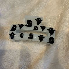 Glow In The Dark Hair Clip With Ghosts, Perfect For Halloween! Glow In The Dark Hair, Halloween Color, Halloween Coloring, Dark Hair, In The Dark, Glow In The Dark, Hair Clip, Hair Pins, The Darkest